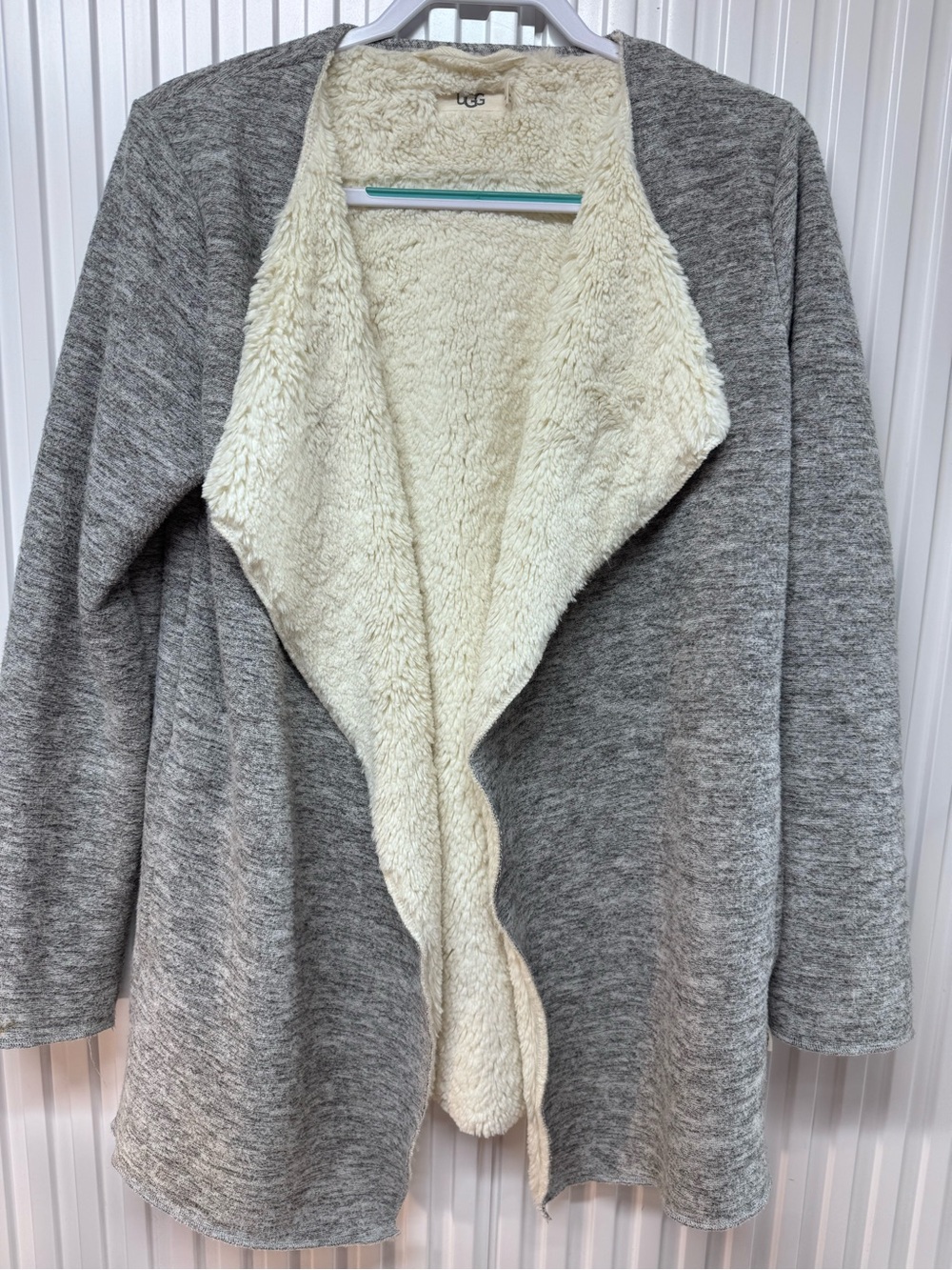 CO200 UGG Abriana Gray Front Drape Shawl Sweater Jacket Pockets Womens Small